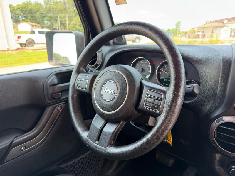 Jeep Wrangler Vehicle Full-screen Gallery Image 9