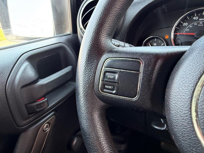 Jeep Wrangler Vehicle Full-screen Gallery Image 10