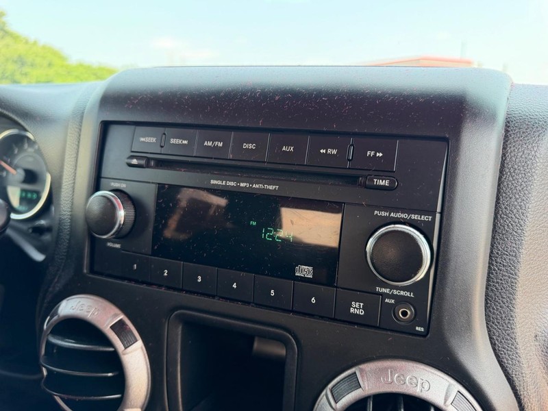 Jeep Wrangler Vehicle Full-screen Gallery Image 12