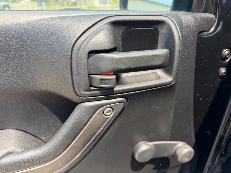Jeep Wrangler Vehicle Full-screen Gallery Image 16