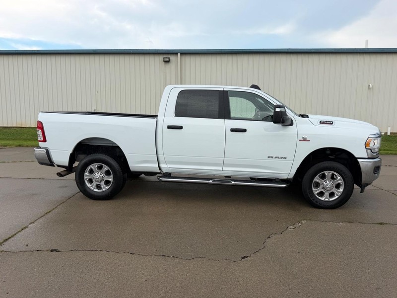Ram 2500 Vehicle Full-screen Gallery Image 2