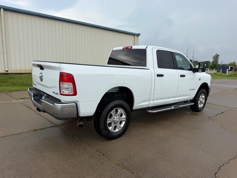 Ram 2500 Vehicle Full-screen Gallery Image 3