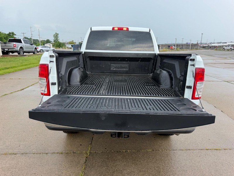 Ram 2500 Vehicle Full-screen Gallery Image 5