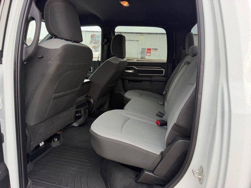 Ram 2500 Vehicle Full-screen Gallery Image 7