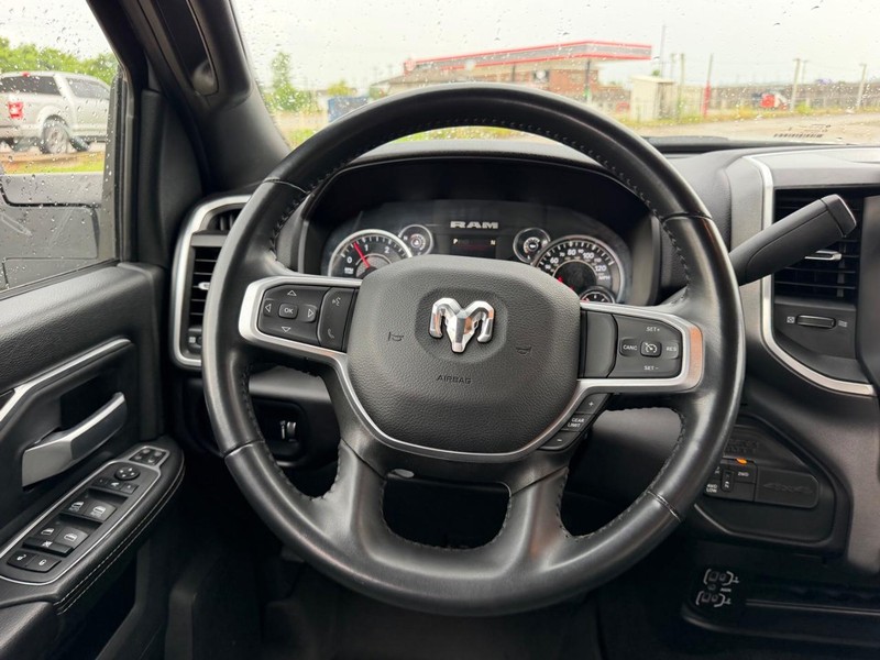 Ram 2500 Vehicle Full-screen Gallery Image 9
