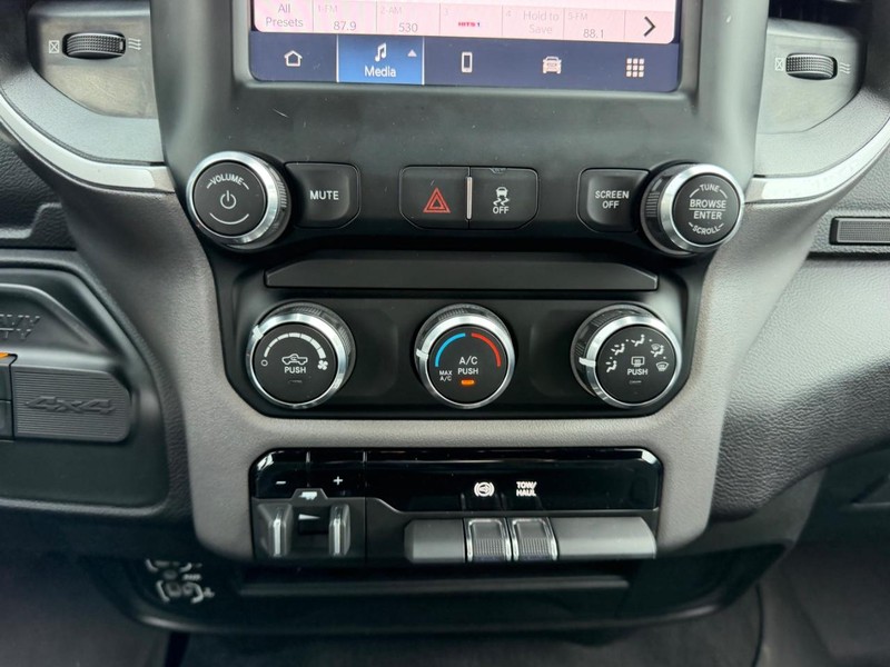 Ram 2500 Vehicle Full-screen Gallery Image 13