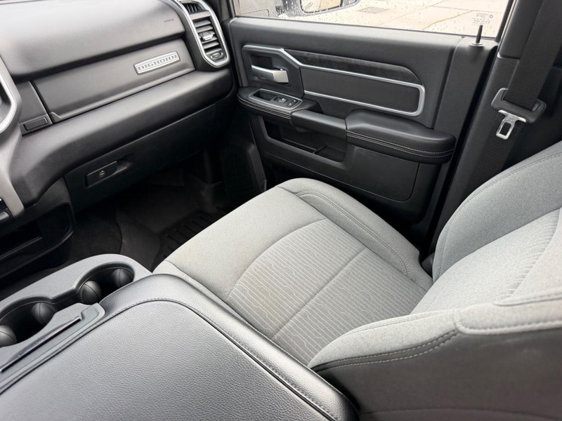 Ram 2500 Vehicle Full-screen Gallery Image 14