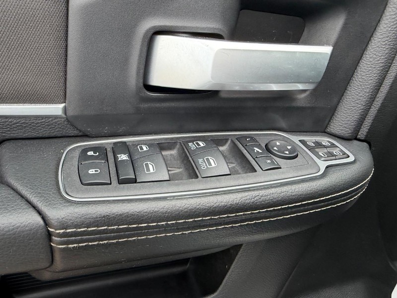 Ram 2500 Vehicle Full-screen Gallery Image 15