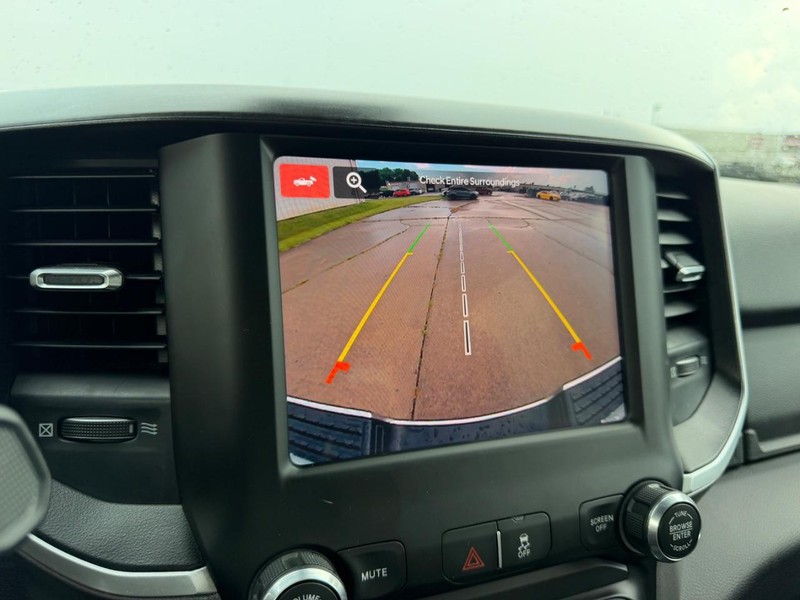 Ram 2500 Vehicle Full-screen Gallery Image 18