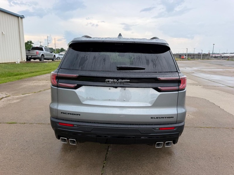 GMC Acadia Vehicle Full-screen Gallery Image 4
