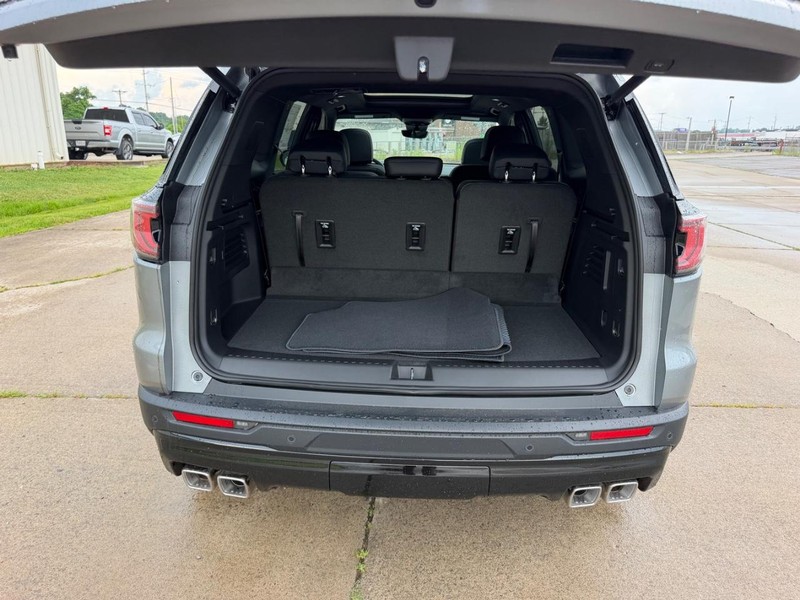 GMC Acadia Vehicle Full-screen Gallery Image 5