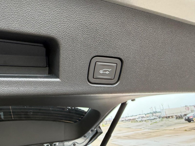 GMC Acadia Vehicle Full-screen Gallery Image 6
