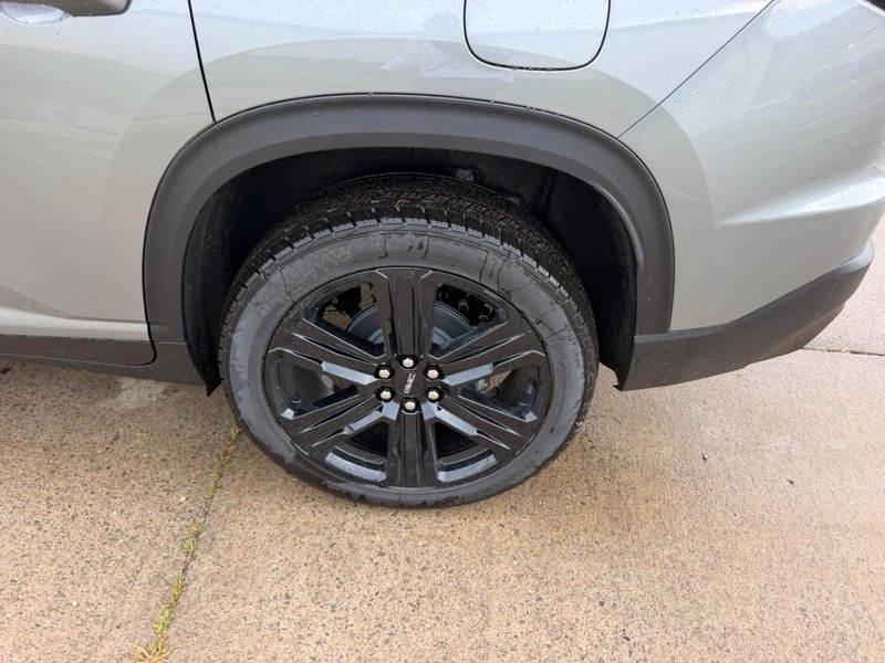GMC Acadia Vehicle Full-screen Gallery Image 7