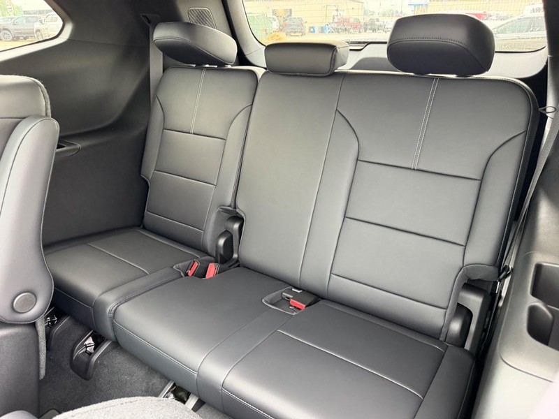 GMC Acadia Vehicle Full-screen Gallery Image 8