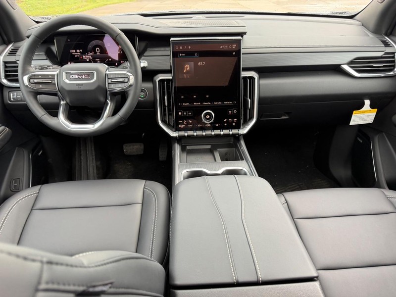 GMC Acadia Vehicle Full-screen Gallery Image 12