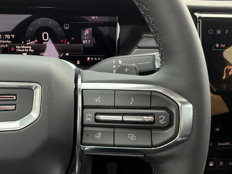 GMC Acadia Vehicle Full-screen Gallery Image 15