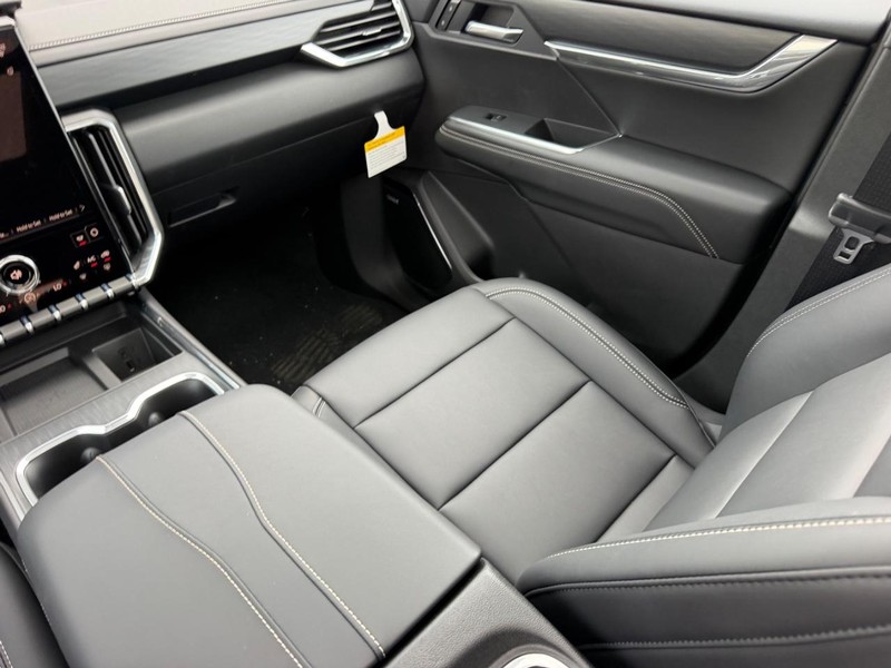 GMC Acadia Vehicle Full-screen Gallery Image 19