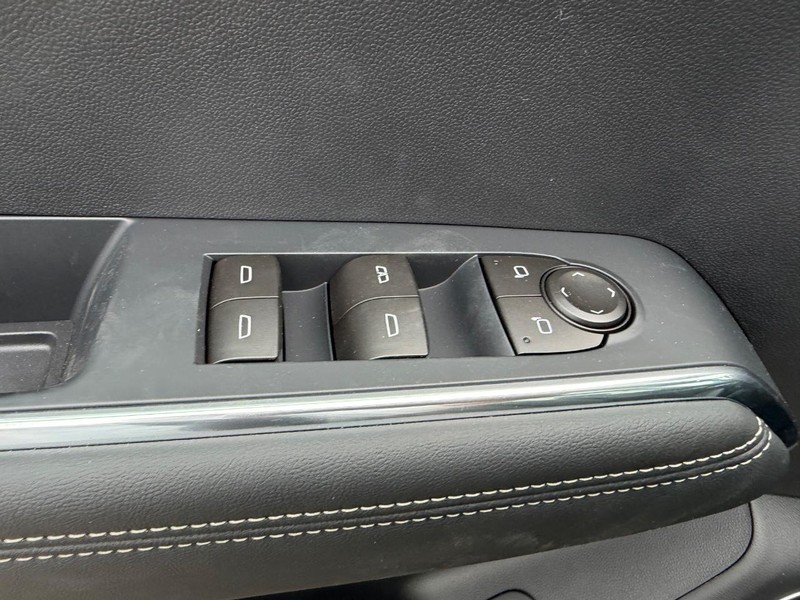 GMC Acadia Vehicle Full-screen Gallery Image 20