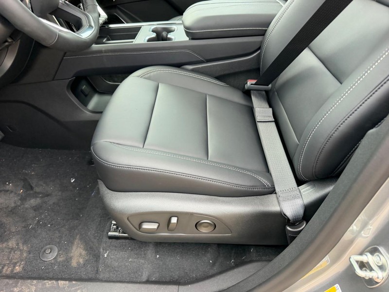 GMC Acadia Vehicle Full-screen Gallery Image 21