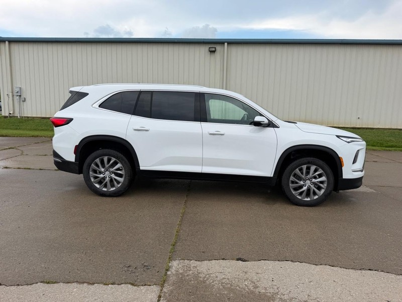 Buick Enclave Vehicle Full-screen Gallery Image 2