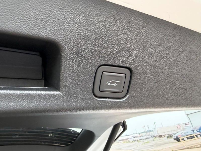 Buick Enclave Vehicle Full-screen Gallery Image 6