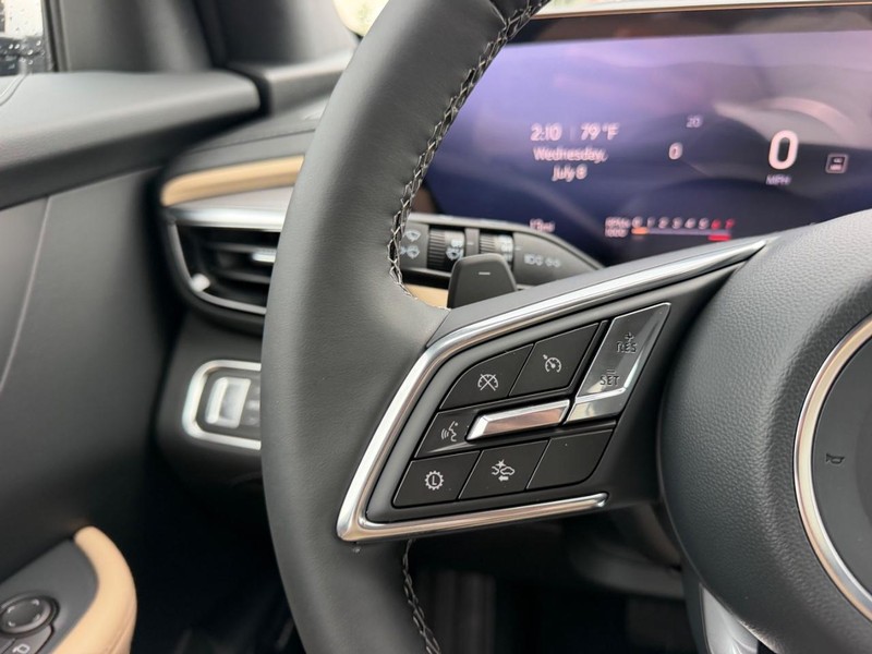 Buick Enclave Vehicle Full-screen Gallery Image 13