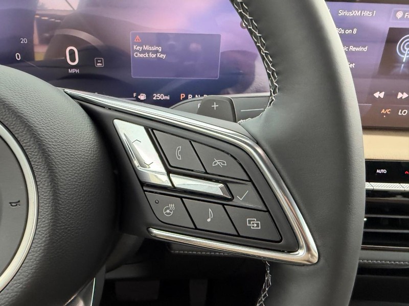 Buick Enclave Vehicle Full-screen Gallery Image 14