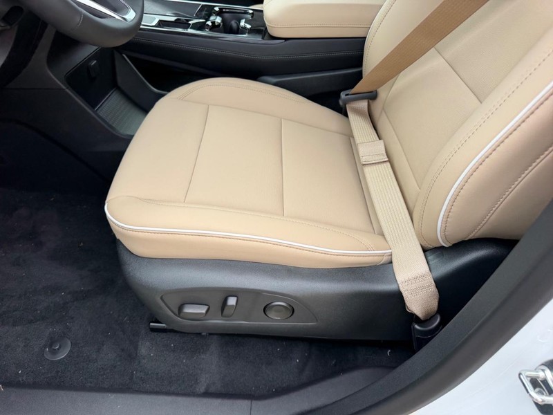 Buick Enclave Vehicle Full-screen Gallery Image 20