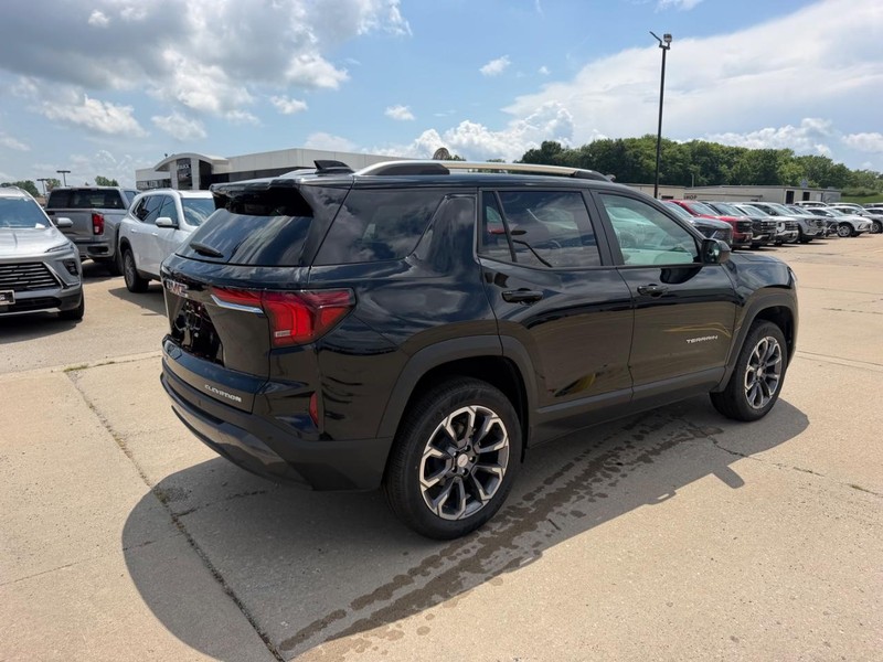 GMC Terrain Vehicle Full-screen Gallery Image 3