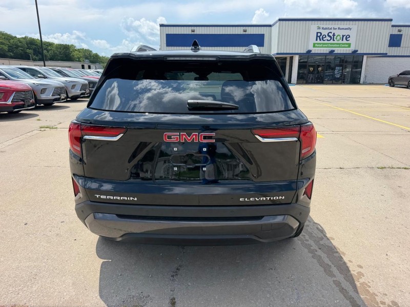 GMC Terrain Vehicle Full-screen Gallery Image 4