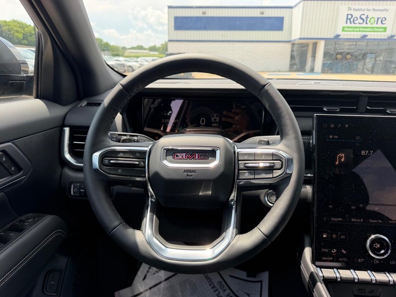 GMC Terrain Vehicle Full-screen Gallery Image 10