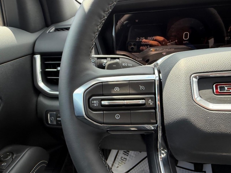 GMC Terrain Vehicle Full-screen Gallery Image 11