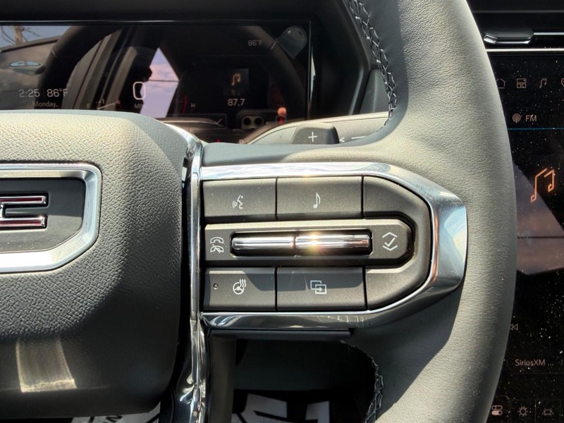 GMC Terrain Vehicle Full-screen Gallery Image 12