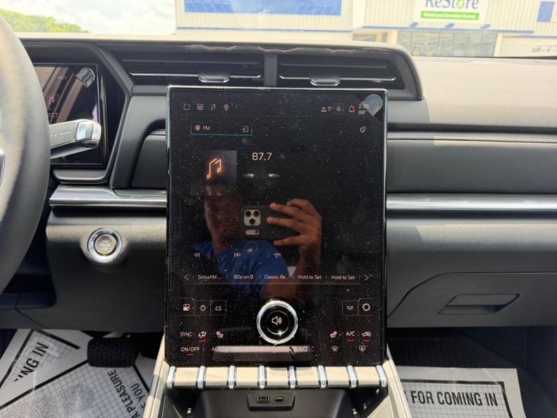 GMC Terrain Vehicle Full-screen Gallery Image 14