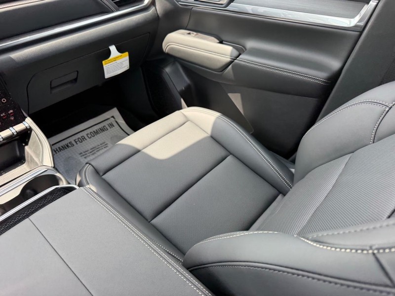 GMC Terrain Vehicle Full-screen Gallery Image 16