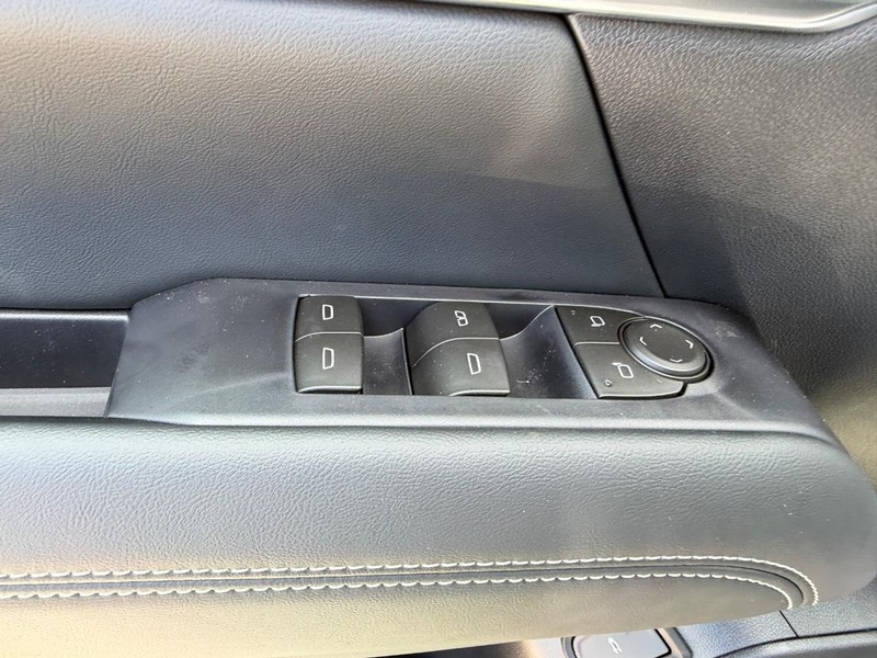 GMC Terrain Vehicle Full-screen Gallery Image 17