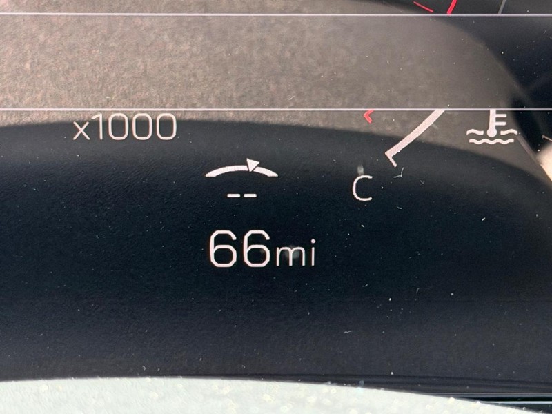 GMC Terrain Vehicle Full-screen Gallery Image 19