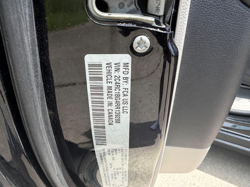 Chrysler Pacifica Vehicle Full-screen Gallery Image 26
