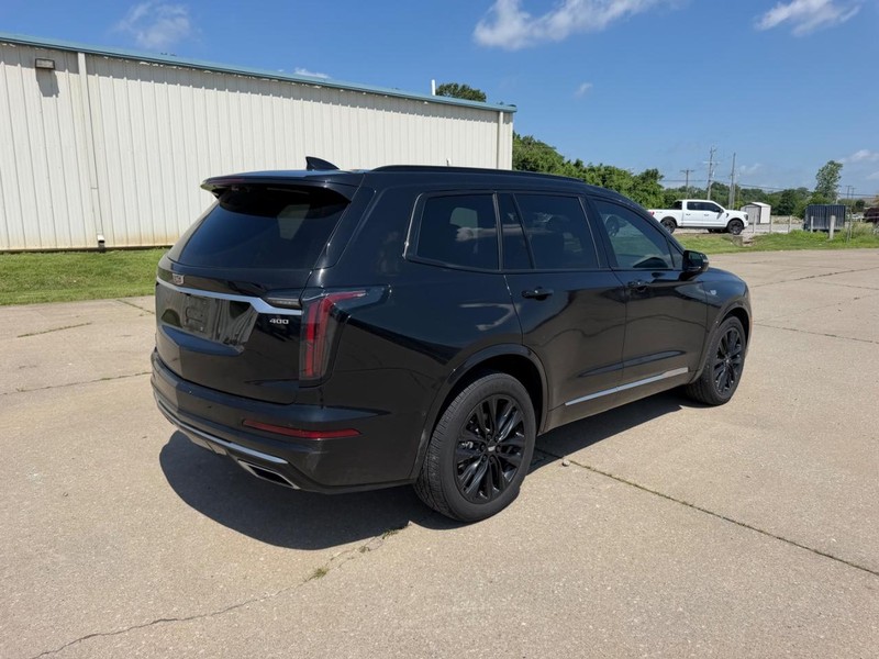 Cadillac XT6 Vehicle Full-screen Gallery Image 3