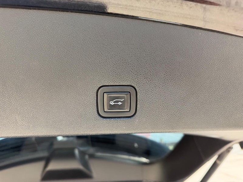 Cadillac XT6 Vehicle Full-screen Gallery Image 6