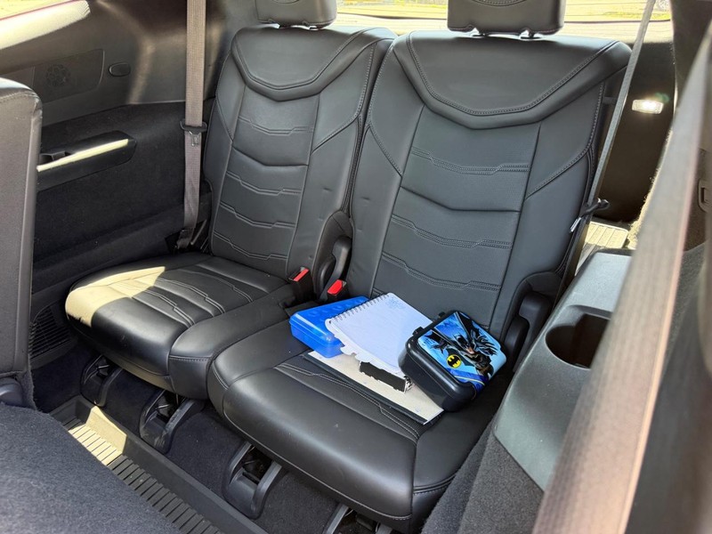 Cadillac XT6 Vehicle Full-screen Gallery Image 8