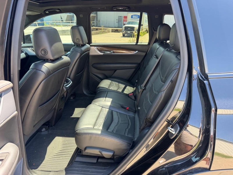 Cadillac XT6 Vehicle Full-screen Gallery Image 9