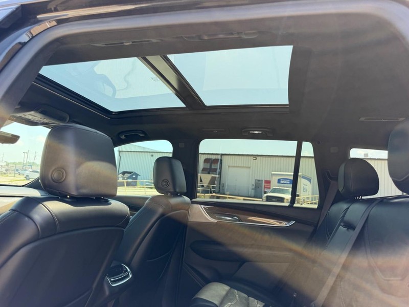 Cadillac XT6 Vehicle Full-screen Gallery Image 10