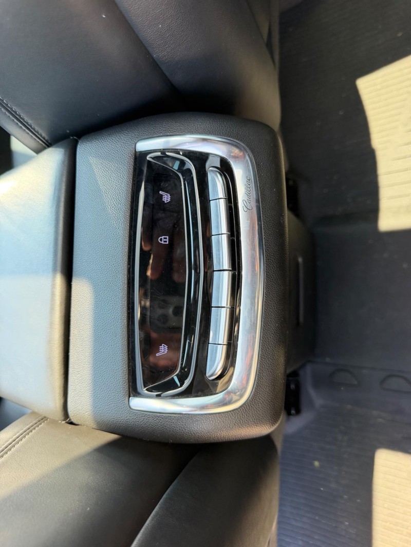 Cadillac XT6 Vehicle Full-screen Gallery Image 11