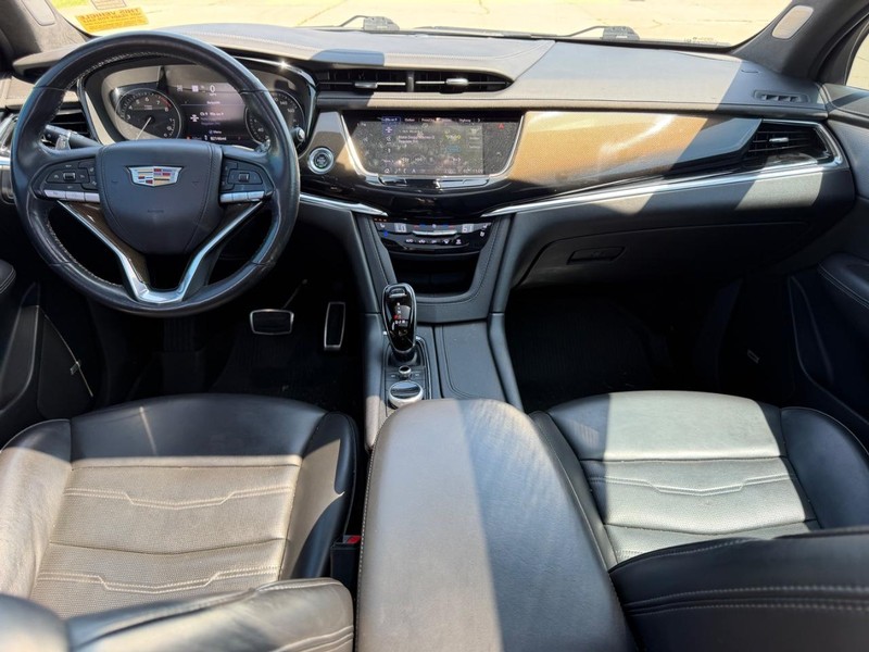Cadillac XT6 Vehicle Full-screen Gallery Image 12