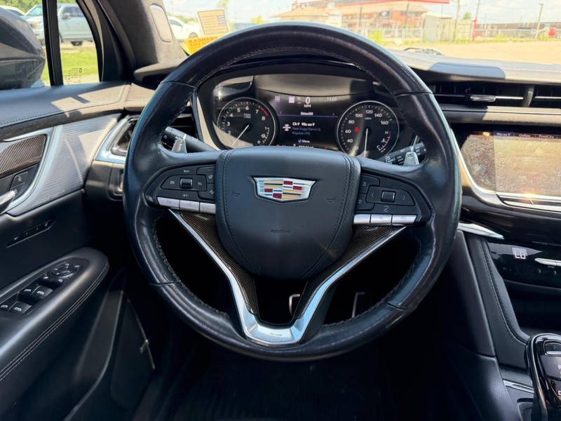 Cadillac XT6 Vehicle Full-screen Gallery Image 13
