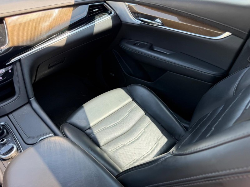 Cadillac XT6 Vehicle Full-screen Gallery Image 19