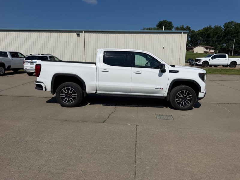 GMC Sierra 1500 Vehicle Full-screen Gallery Image 2