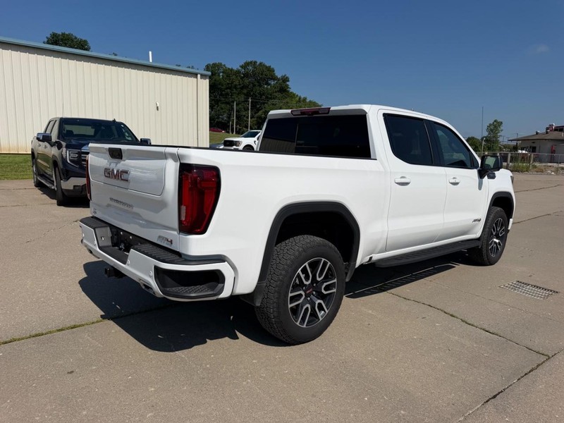 GMC Sierra 1500 Vehicle Full-screen Gallery Image 3