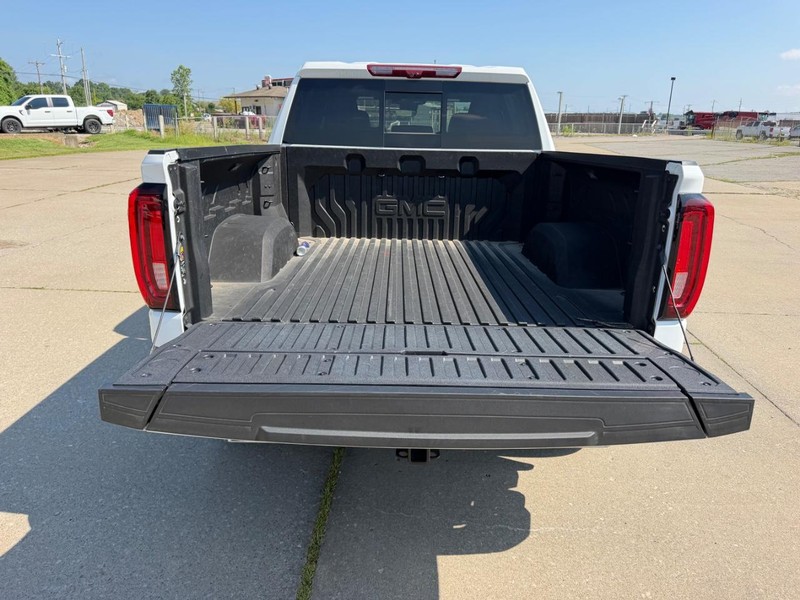 GMC Sierra 1500 Vehicle Full-screen Gallery Image 5
